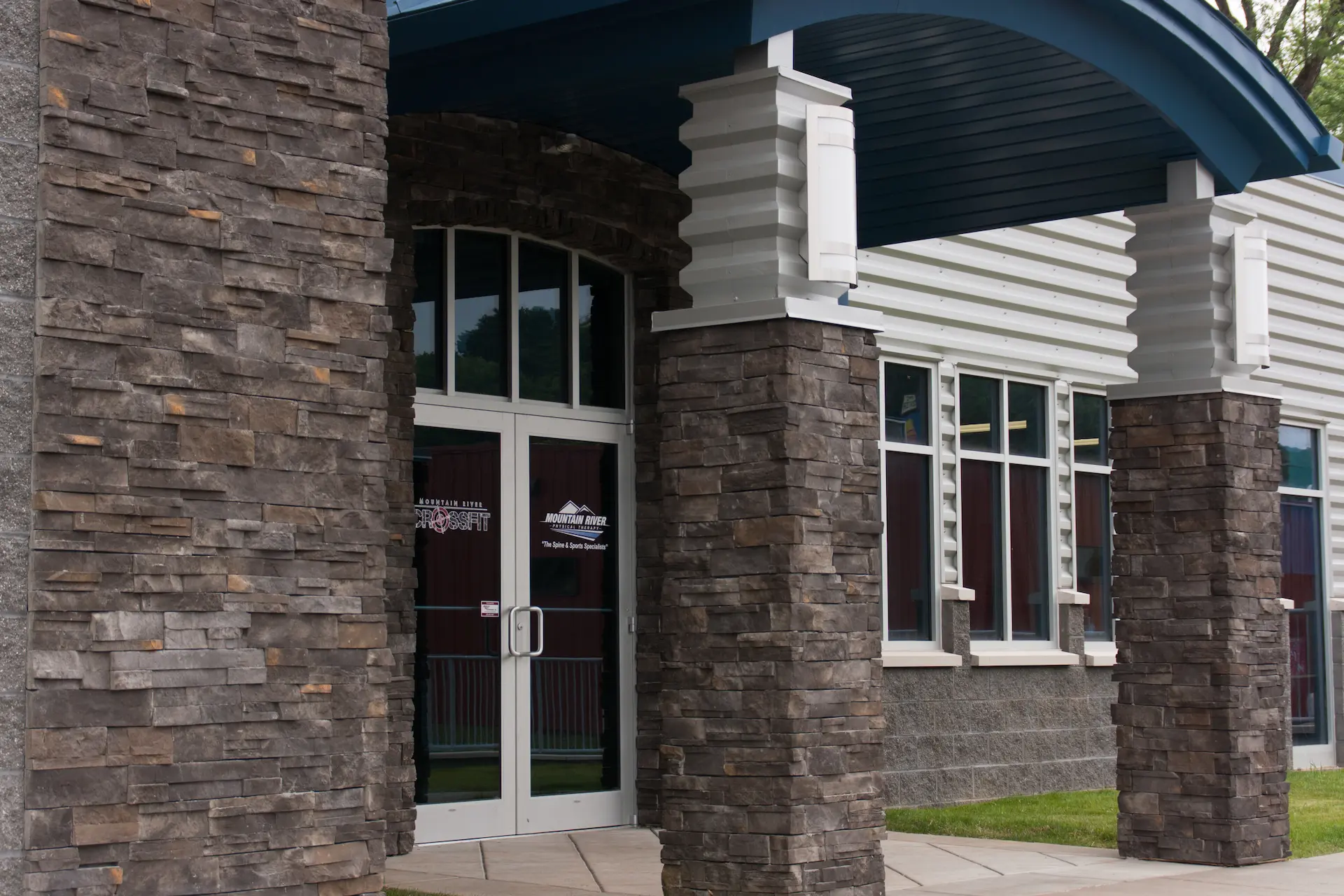 Entrance to Mountain River Physical Therapy.